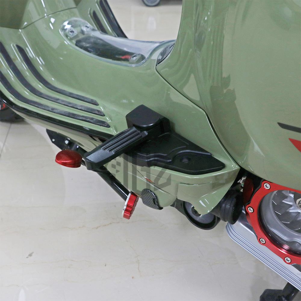 Motorcycle Pedal Assembly Rear - огляд і ціна Model Kit Vespa