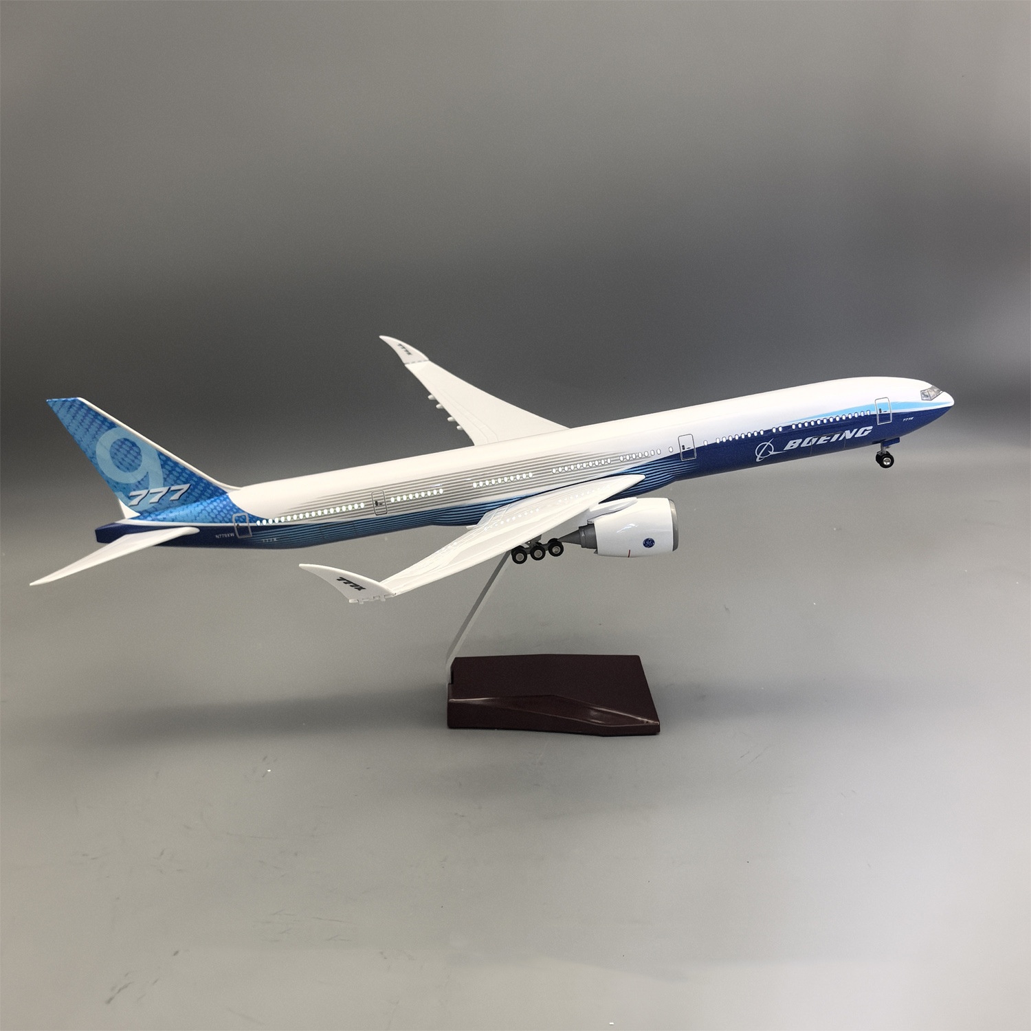 47cm 1/157 Large Scale Prototy - огляд і ціна Model Kit Planes
