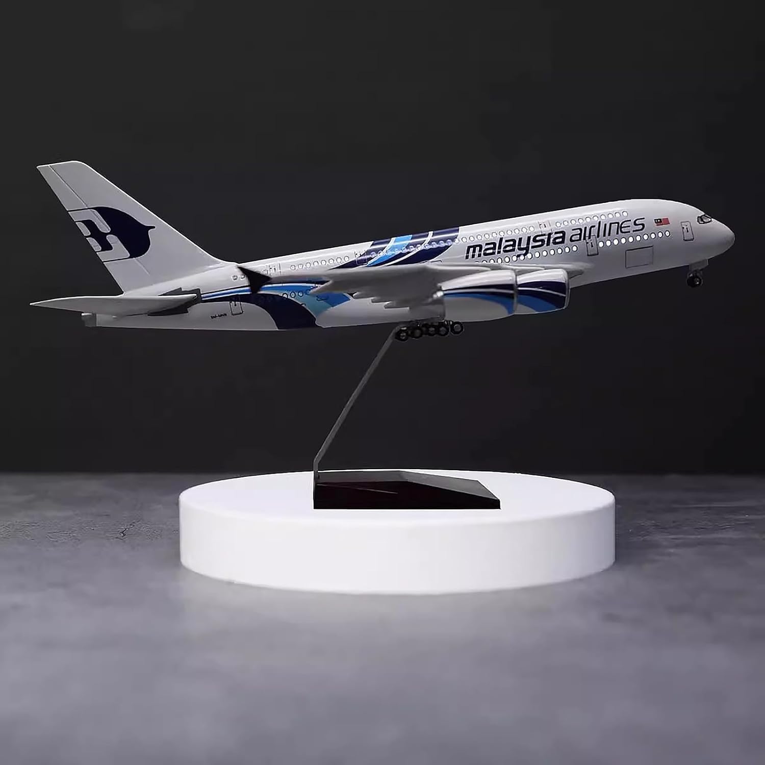 1:160 Scale Malaysia Airlines  - огляд і ціна Model Kit Planes